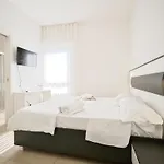 Estelle 3* בארי