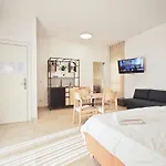 Estelle 3* בארי