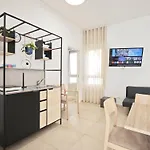 Estelle בית הארחה 3*