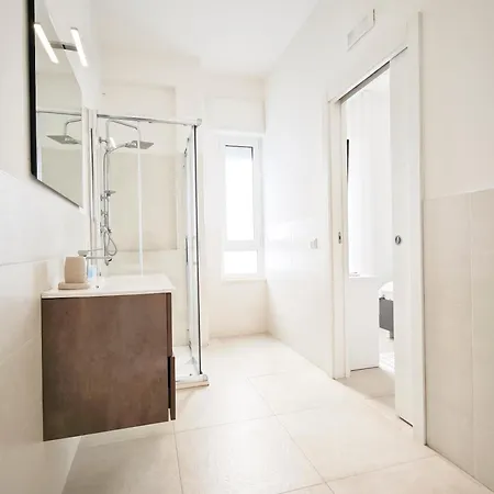 Estelle Penzion Bari