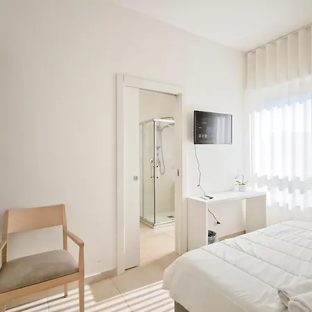 Estelle Penzion Bari