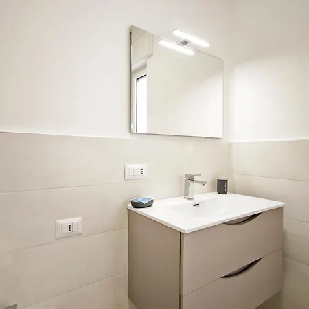 Estelle Penzion Bari